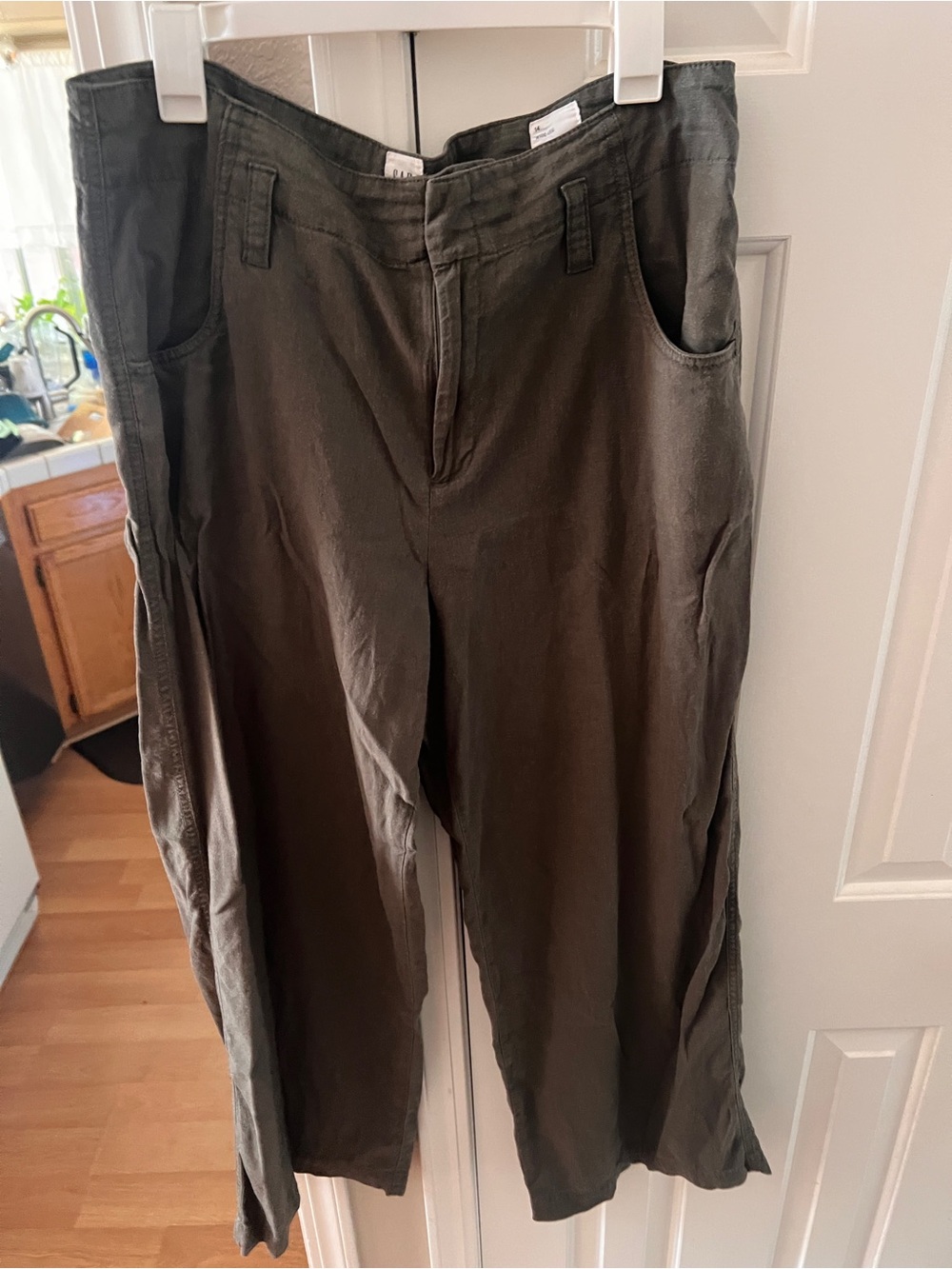 GAP Women's Cargo Pants in Olive Green